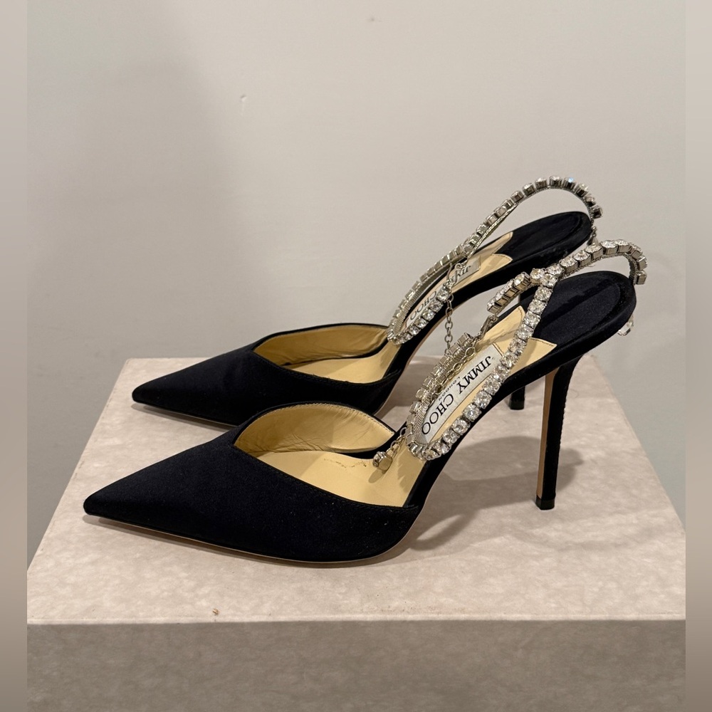 Jimmy Choo Saeda satin pumps ‘navy’ - size 41